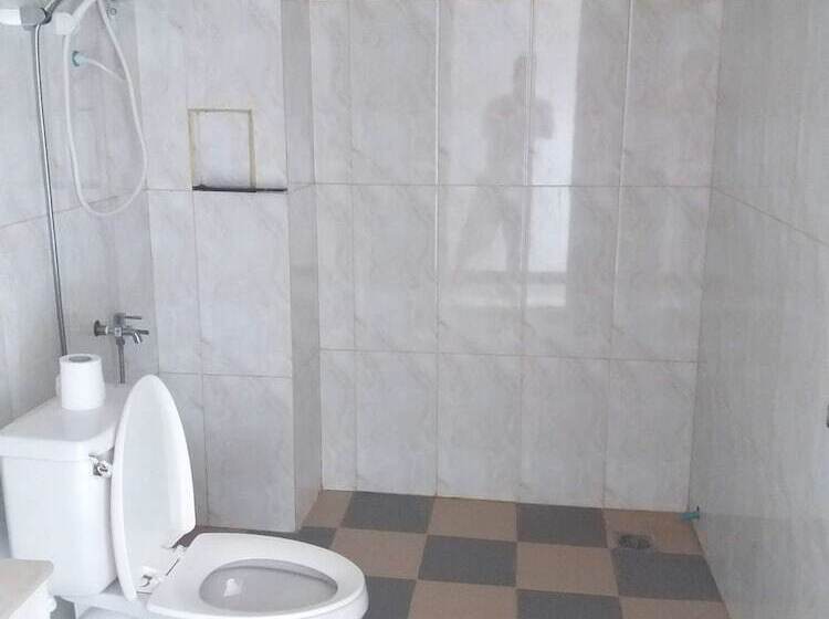 Blue Diamond Guest House   Hostel