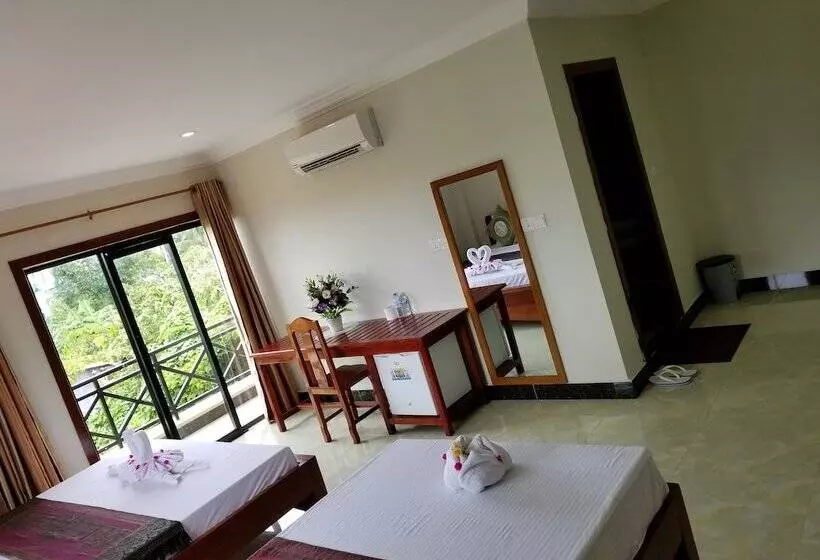 Blue Diamond Guest House   Hostel