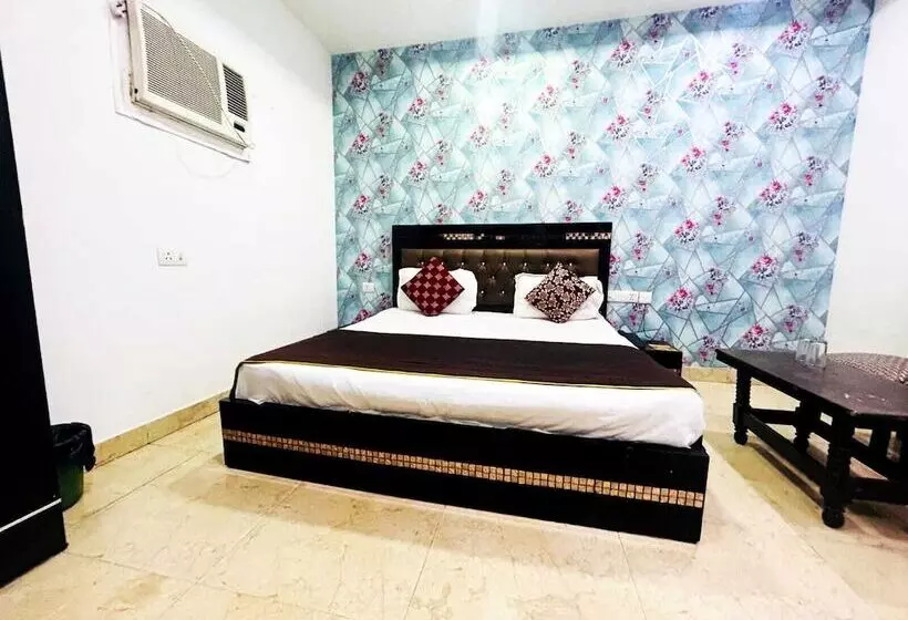 Airport Hotel Ashoka Palace
