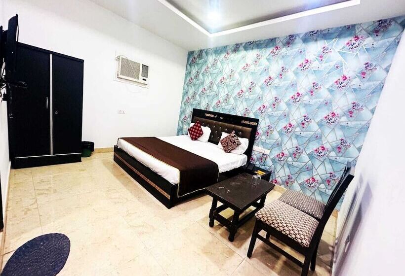 Airport Hotel Ashoka Palace