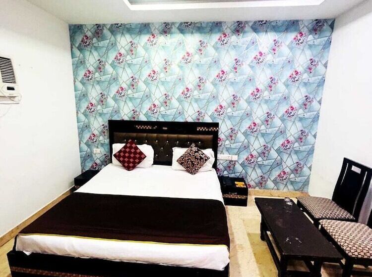 Airport Hotel Ashoka Palace