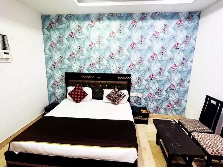 Airport Hotel Ashoka Palace