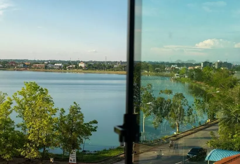 هتل Chonlapruk Lakeside