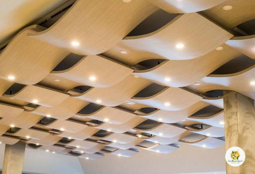 호텔 Varin Beach Resort