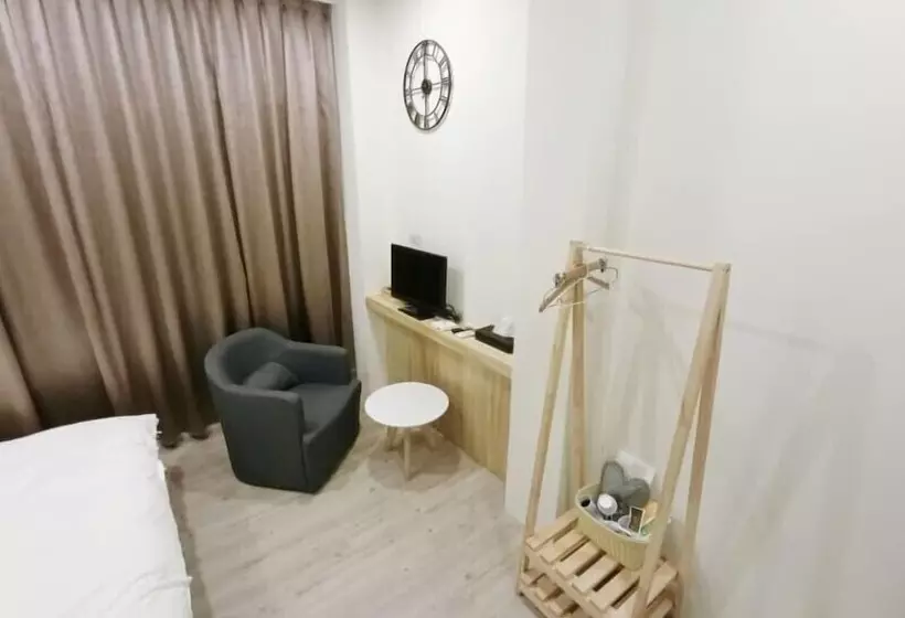 پانسیون Fengjia Line Stack