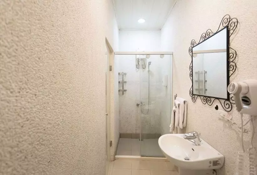 پانسیون Fengjia Line Stack