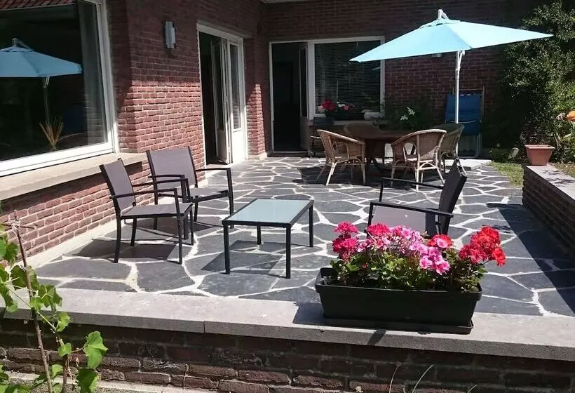 تختخواب و صبحانه La Belle Monsoise