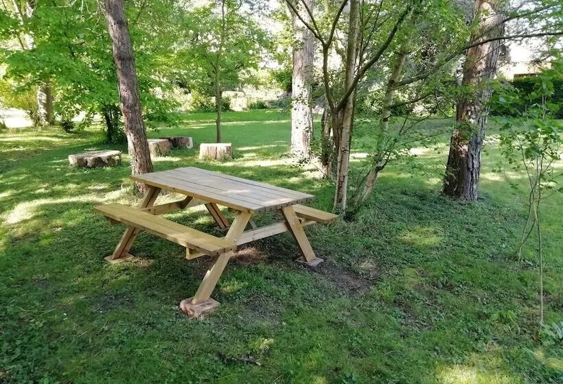 تختخواب و صبحانه La Belle Monsoise