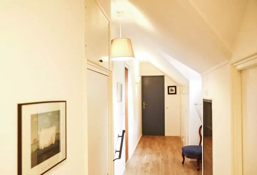 تختخواب و صبحانه La Belle Monsoise