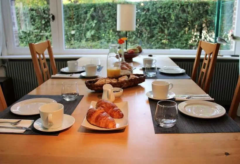 تختخواب و صبحانه La Belle Monsoise