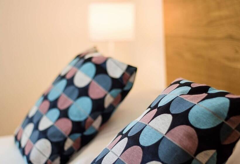 تختخواب و صبحانه La Belle Monsoise