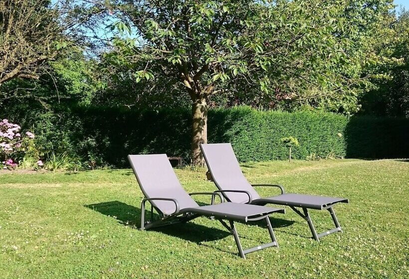 تختخواب و صبحانه La Belle Monsoise