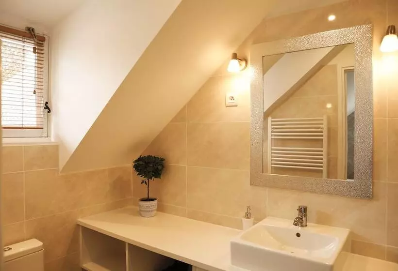 تختخواب و صبحانه La Belle Monsoise