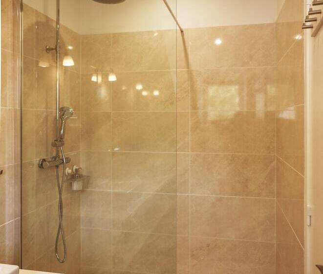 تختخواب و صبحانه La Belle Monsoise