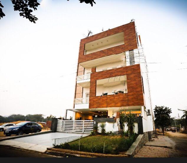 Callista Inn Golf Course Road