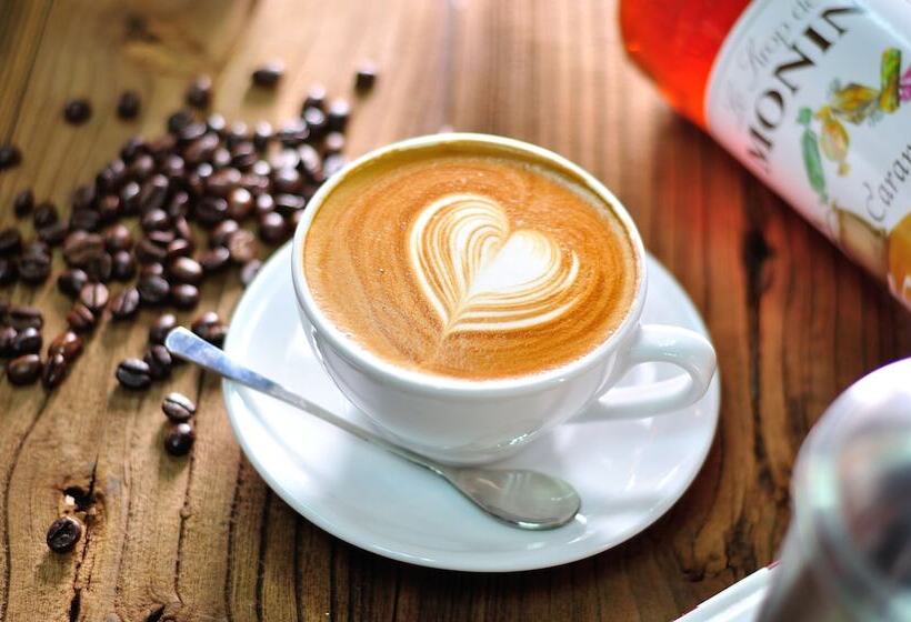 פונדק Greenforest Lodge