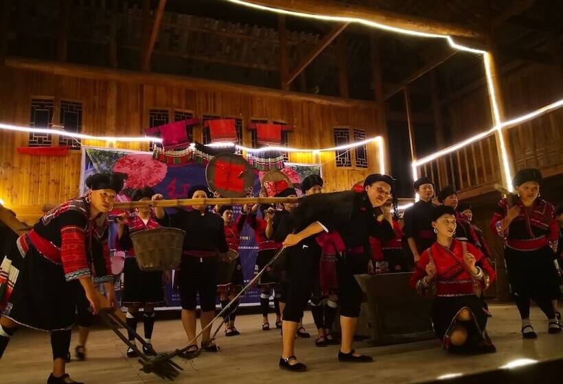 פונדק Greenforest Lodge