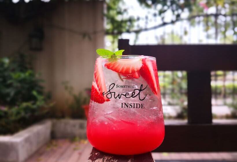 פונדק Greenforest Lodge