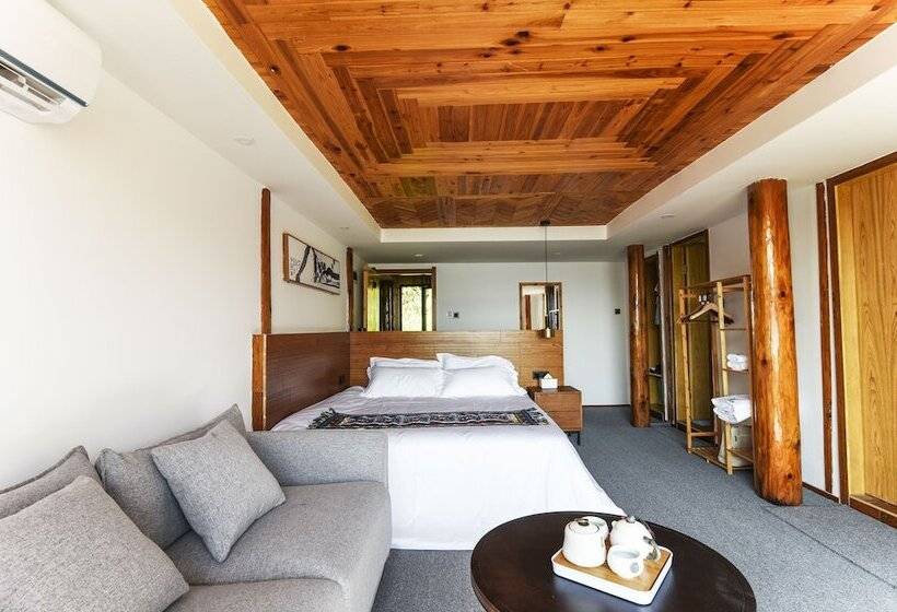 פונדק Greenforest Lodge