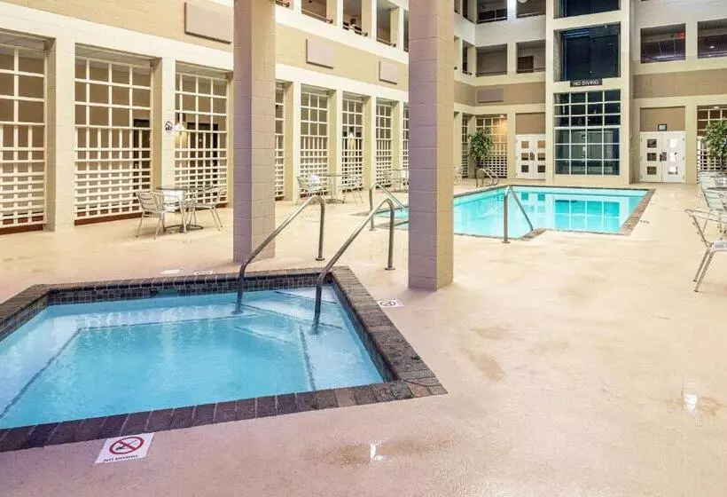 ホテル Quality Inn & Suites