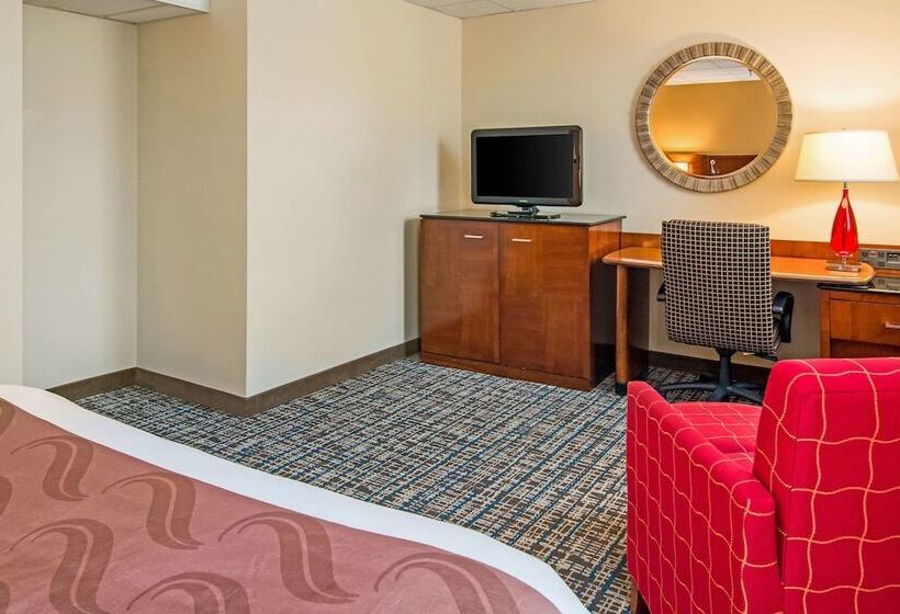 호텔 Quality Inn & Suites