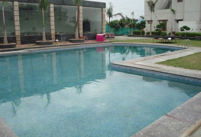 Nature Valley Resort