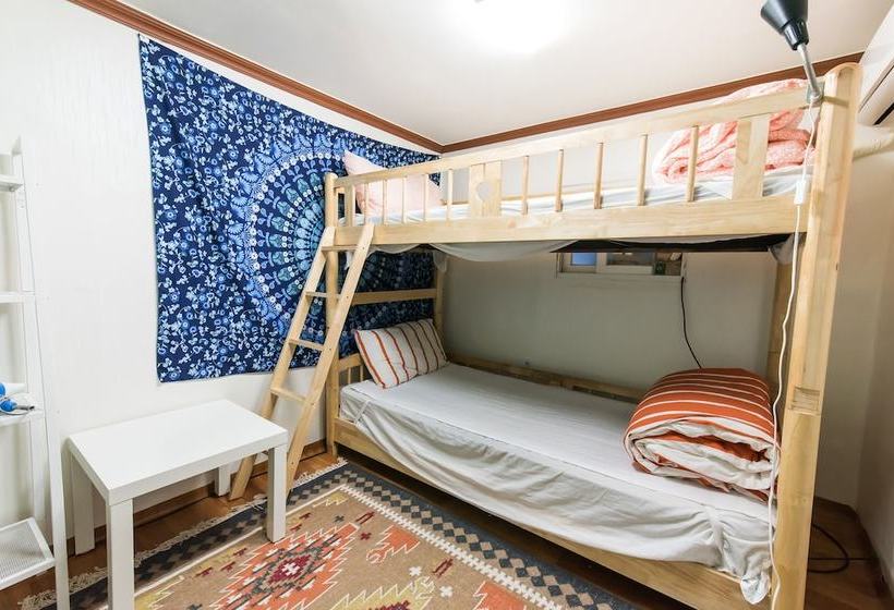 펜션 Jinho S Black Whale Guesthouse & Bar