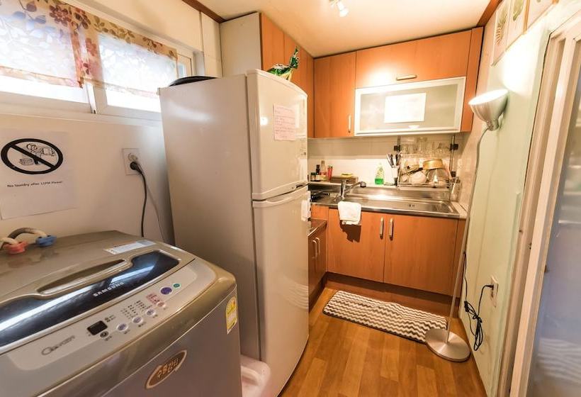 펜션 Jinho S Black Whale Guesthouse & Bar