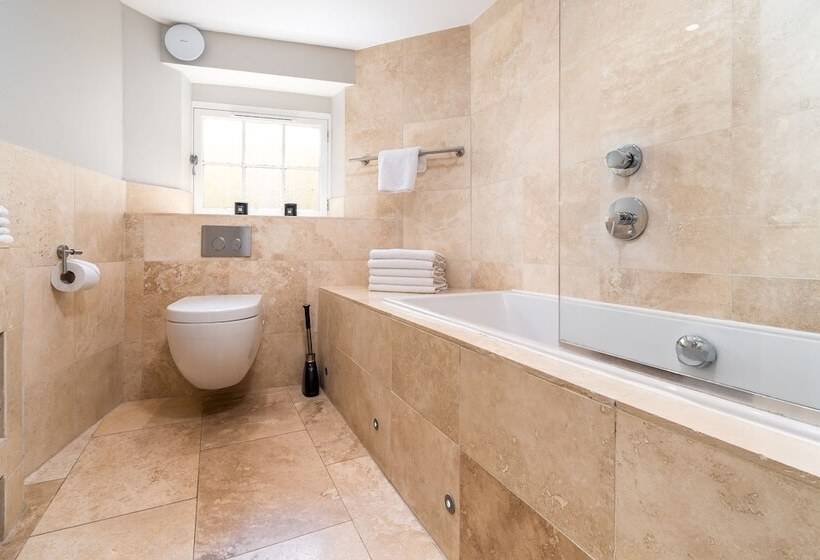 Bath Circle Camden Lodge House