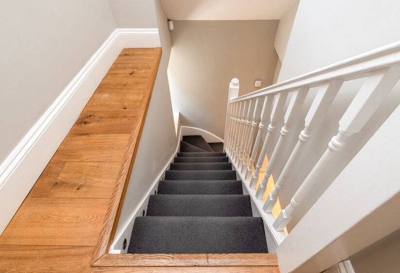 Bath Circle Camden Lodge House