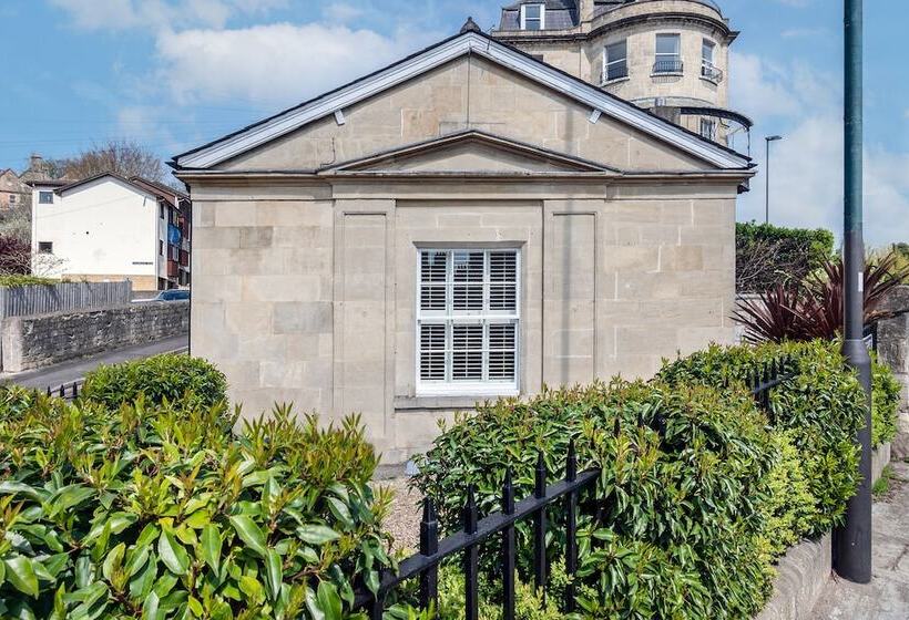 Bath Circle Camden Lodge House