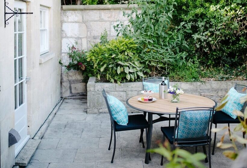 Bath Circle Camden Lodge House