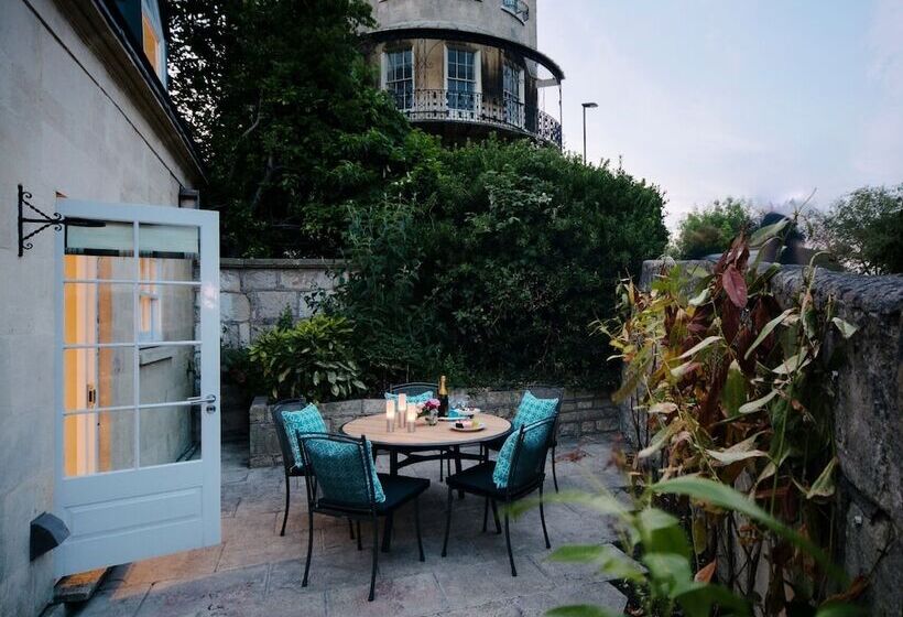 Bath Circle Camden Lodge House