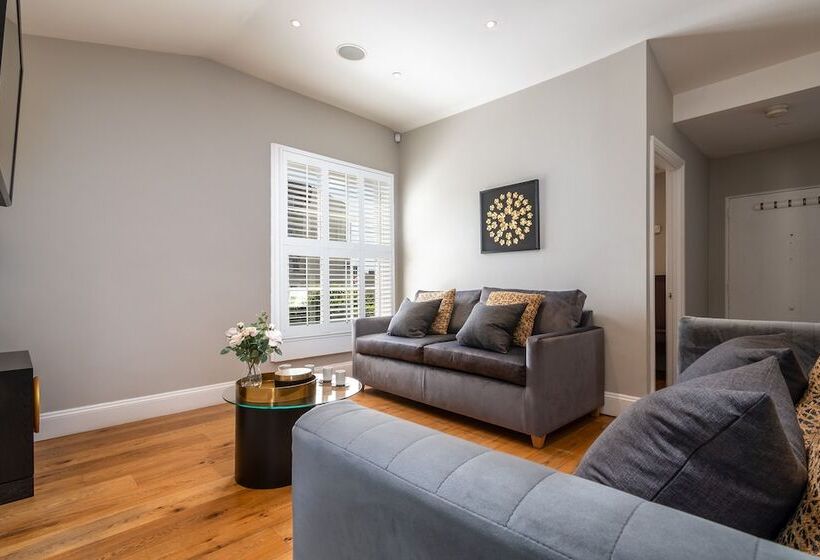 Bath Circle Camden Lodge House