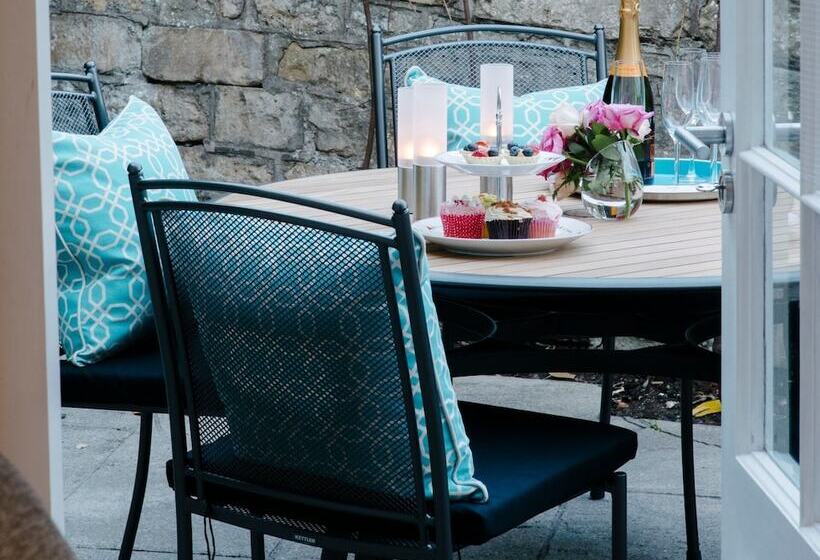 Bath Circle Camden Lodge House