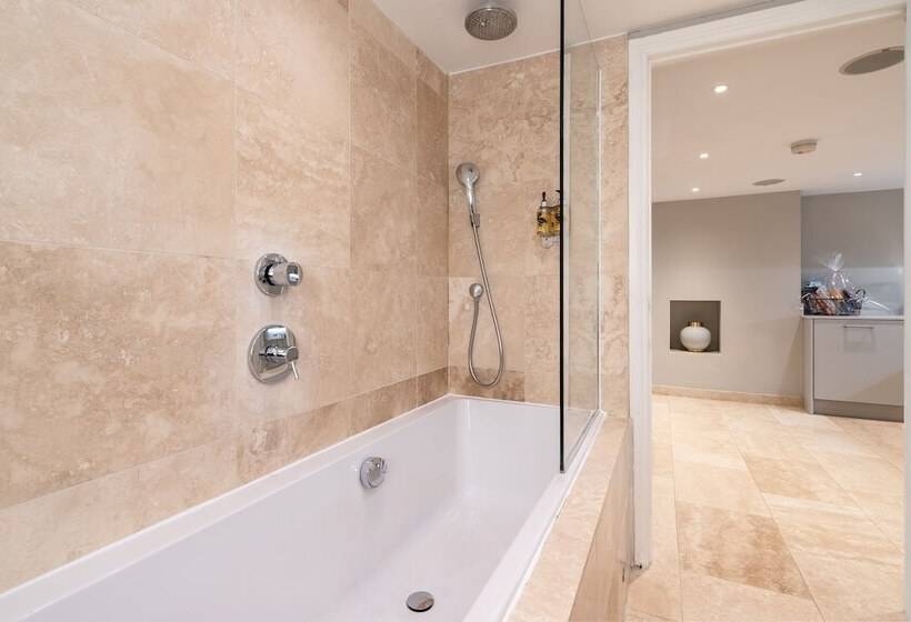 Bath Circle Camden Lodge House