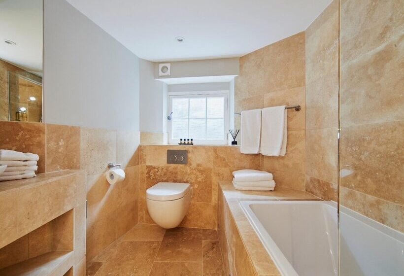 Bath Circle Camden Lodge House