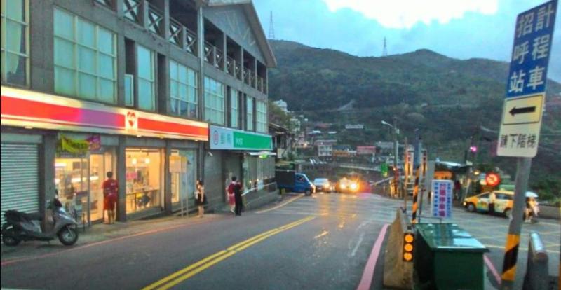 تختخواب و صبحانه Sunday Inn