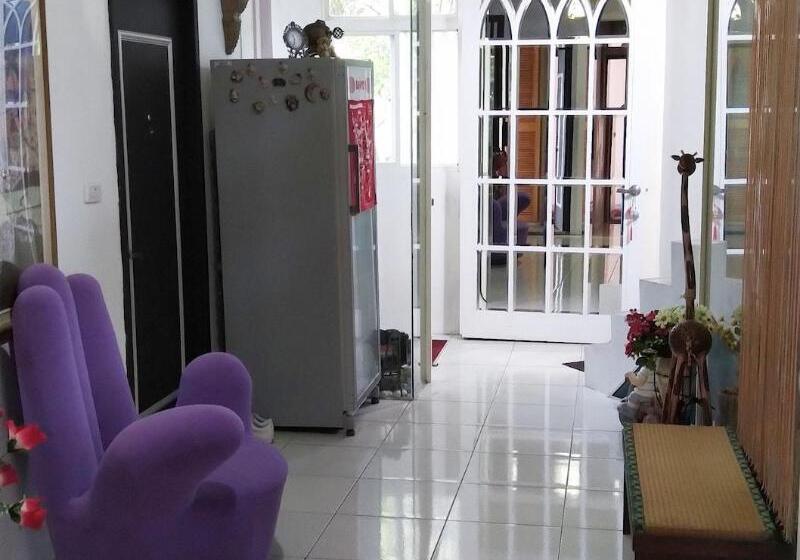 تختخواب و صبحانه Sunday Inn