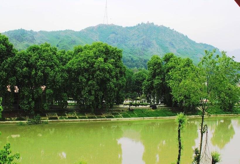 هتل Mannat Resorts