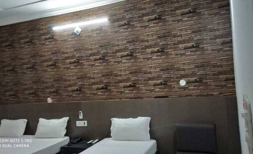 בית מלון כפרי Nancy Residency