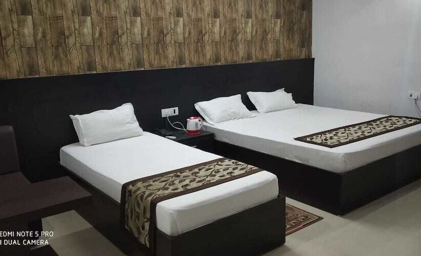 בית מלון כפרי Nancy Residency