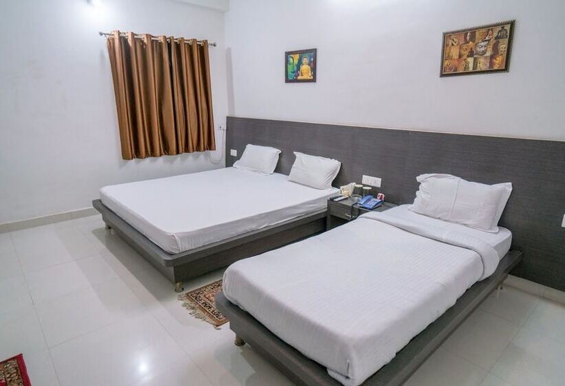 בית מלון כפרי Nancy Residency