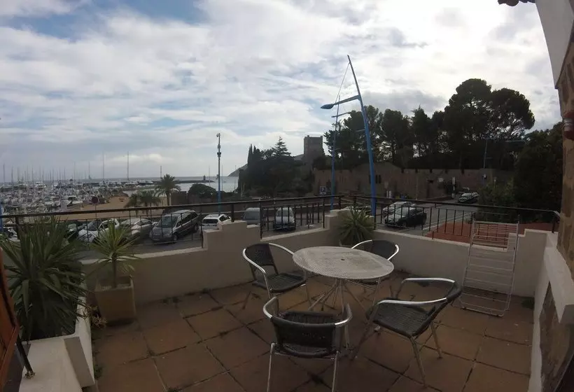 هتل O Sullivans By The Beach