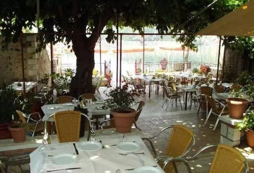 ホテル Porto Sabatiki