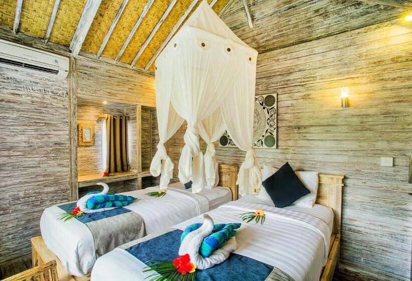 ホテル The Syron Huts Lembongan