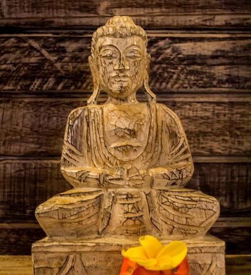 ホテル The Syron Huts Lembongan