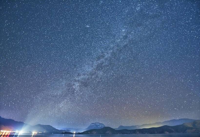 Luguhu Crazy Bird Youth Hostel