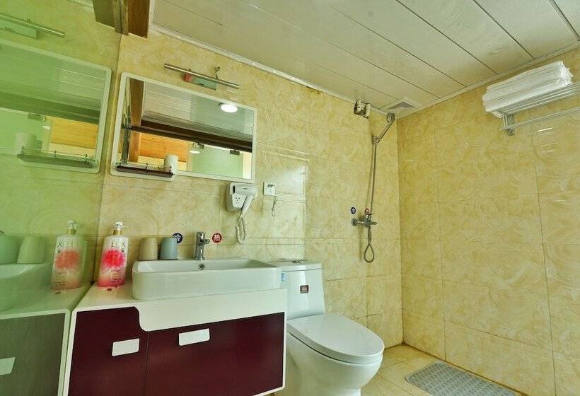 Luguhu Crazy Bird Youth Hostel