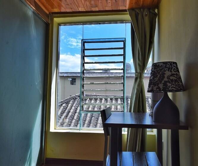 Luguhu Crazy Bird Youth Hostel